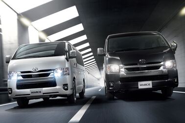 (左):VAN・2WD・2800ディーゼル・標準ボディ・スーパーGL