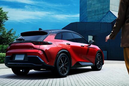 トヨタカローラ山形のクラウンスポーツ車種情報ページです。