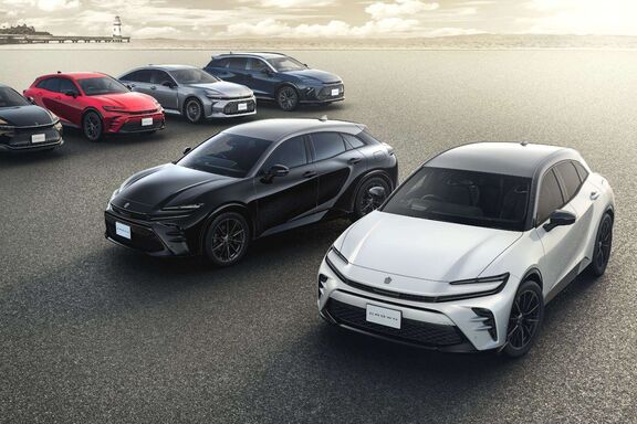 トヨタカローラ山形のクラウンスポーツ車種情報ページです。