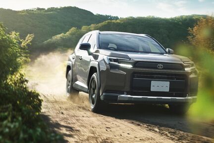 トヨタカローラ山形のRAV4車種情報ページです。