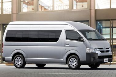 トヨタカローラ山形のハイエースコミューター車種情報ページです。