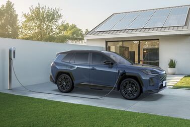 トヨタカローラ山形のRAV4車種情報ページです。