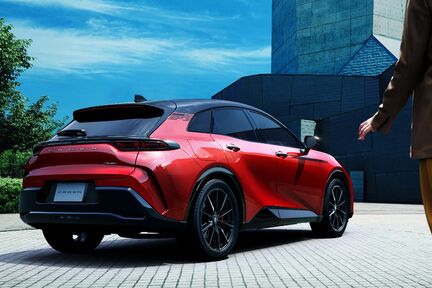 トヨタカローラ山形のクラウンスポーツ車種情報ページです。