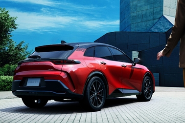 トヨタカローラ山形のクラウンスポーツ車種情報ページです。