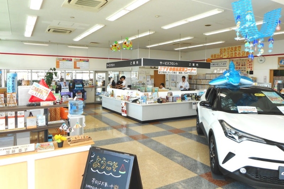 トヨタカローラ山形南館店。