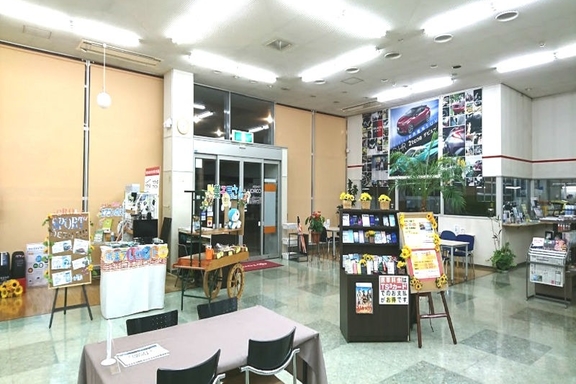 トヨタカローラ山形東根店。